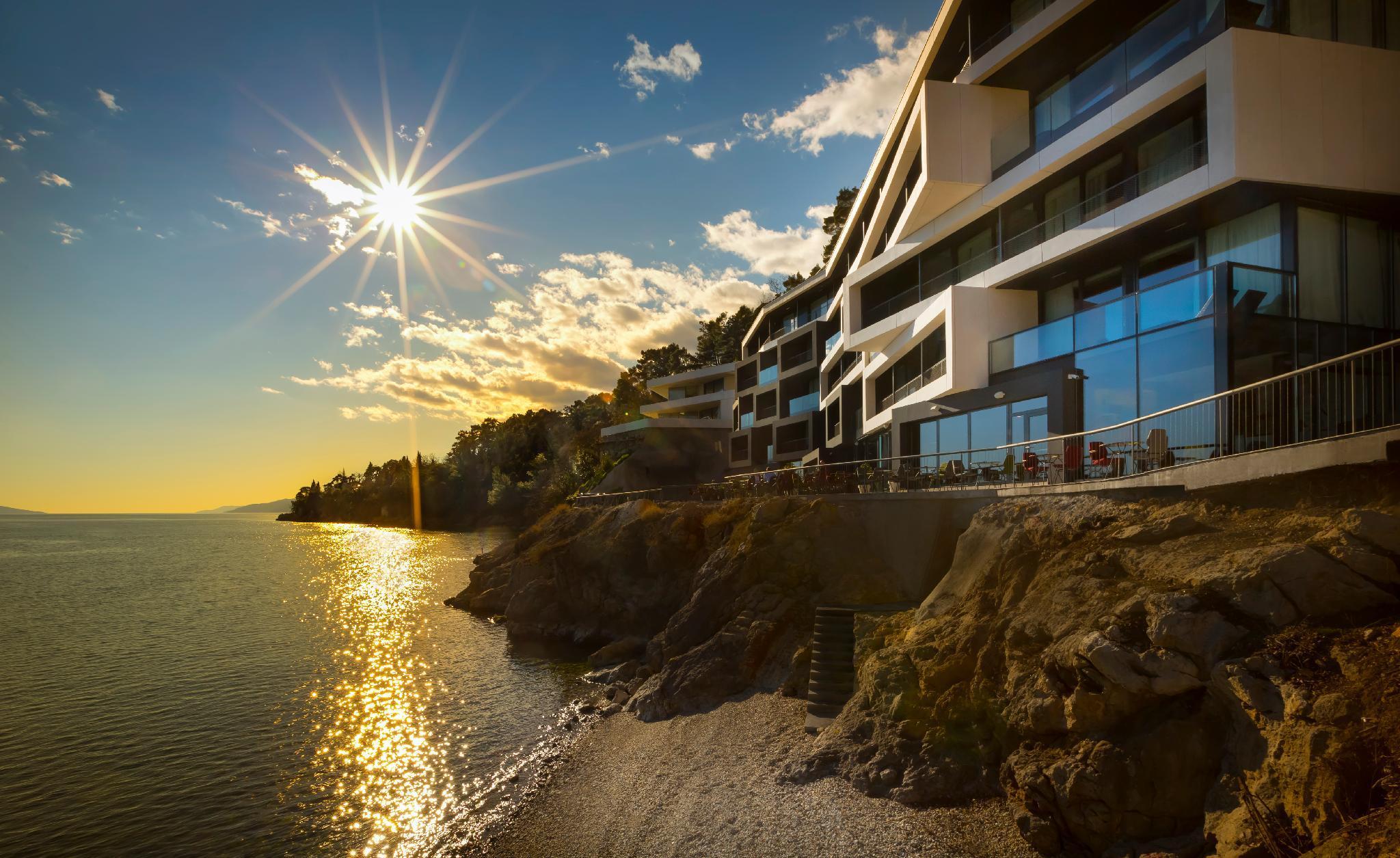 Boutique & Design Hotel Navis - Small Luxury Hotels Of The World Opatija Bagian luar foto The Bayside Hotel